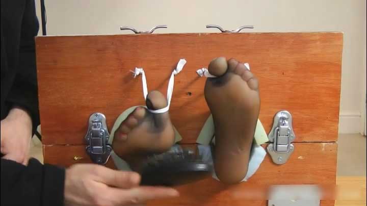 最新挠脚心视频挠脚心哦